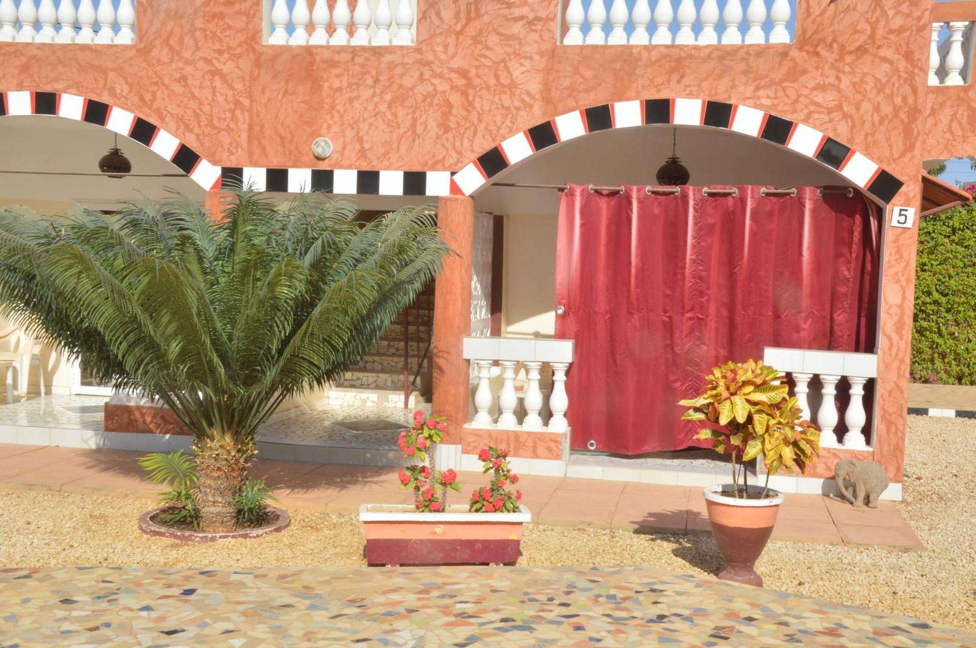 Hotel Takana Ngaparou Buitenkant foto